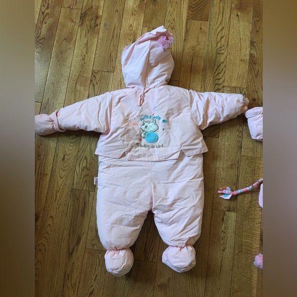 Baby girls one piece snowsuit and accessories - Picture 7 of 7